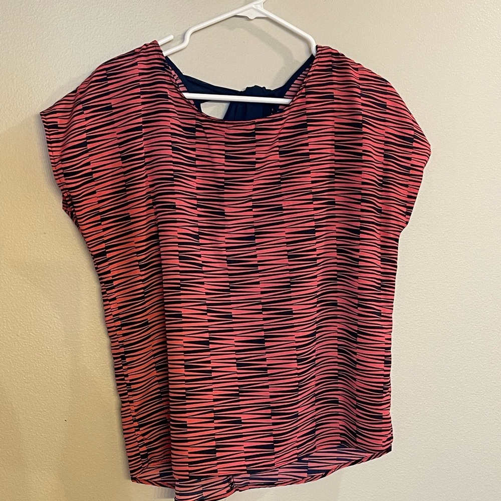 Large orange and navy shirt